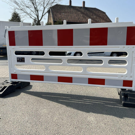 80er Set Schrankenzaun RA2 mit Füßen - Umfangreiche Verkehrsabsicherung für Großbaustellen und Events Schrankenzaun HDPE RA2 BilligerBauzaun