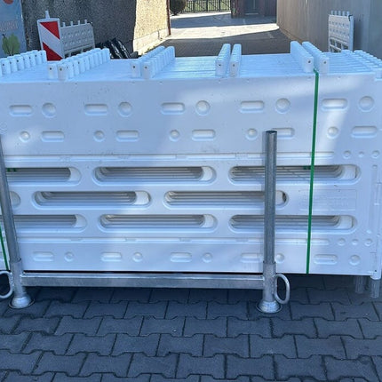 Schrankenzaun Komplettset | 20 Schrankenzäune RA1 + Transportpalette | Absperrtechnik Schrankenzaun HDPE RA1 BilligerBauzaun. 